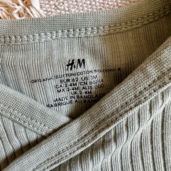 H&M Baby Kimono Style Matching Onesie Set - Picture 2 of 2